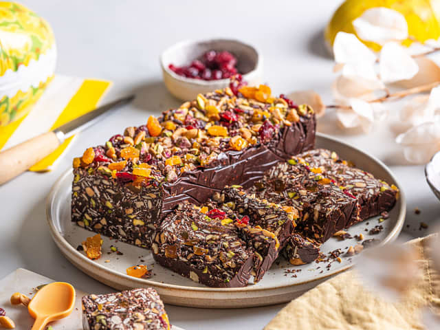 Sjokoladeknekk med nøtter og frø