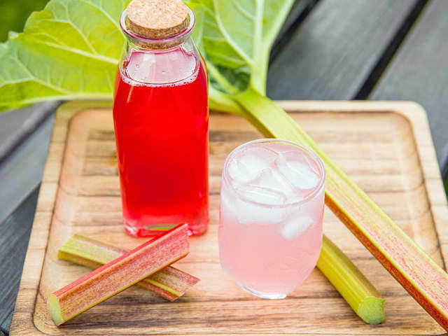 Hjemmelaget rabarbrasaft