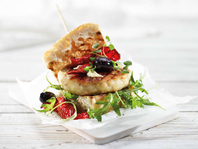 Grov fiskeburger med paprika og aioli