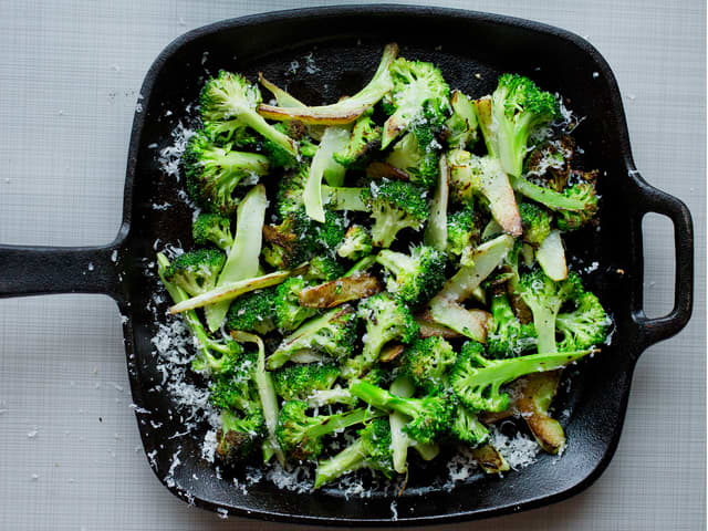 Stekt brokkoli med parmesan