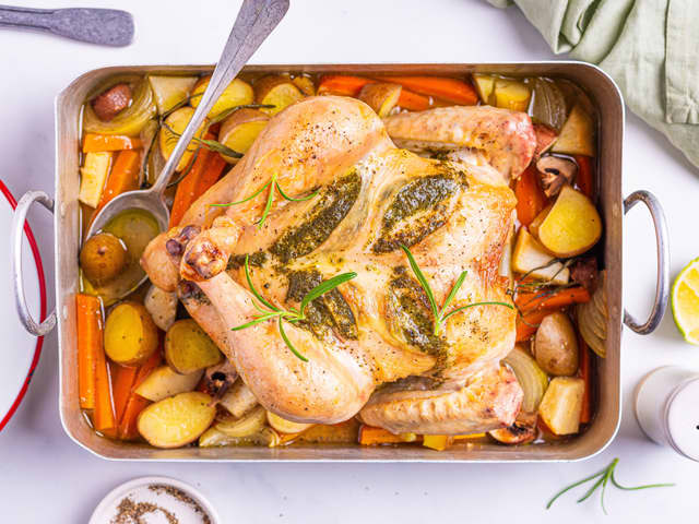 Helstekt kylling med ovnsbakte rotgrønnsaker