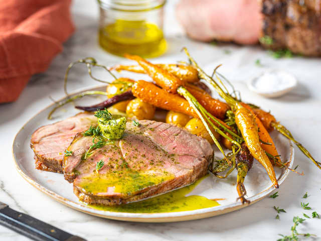 Helstekt svinenakke med urtesmør