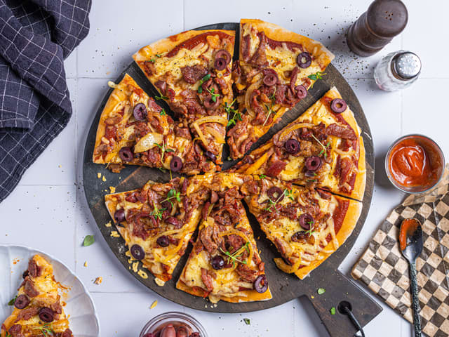 Pizza med biffsnadder