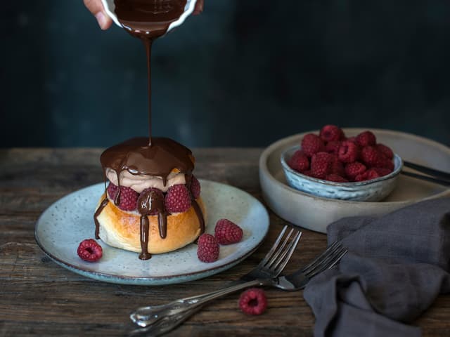 Fastelavnsboller med sjokoladekrem