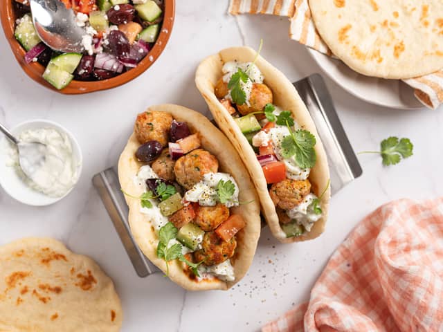 Kyllingkjøttboller i yoghurtbrød