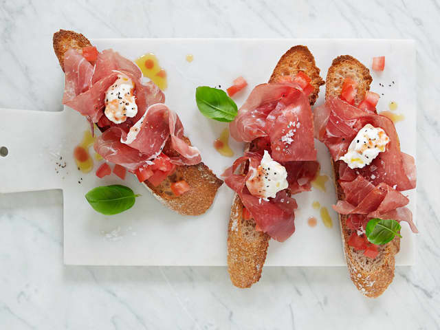 Bruschetta med spekeskinke og mozzarella