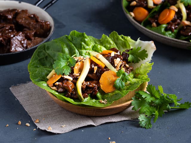 Reinsdyrskav med syltede grønnsaker og hoisin