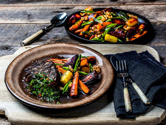 Stekt indrefilet med ovnsbakt gulrotsalat