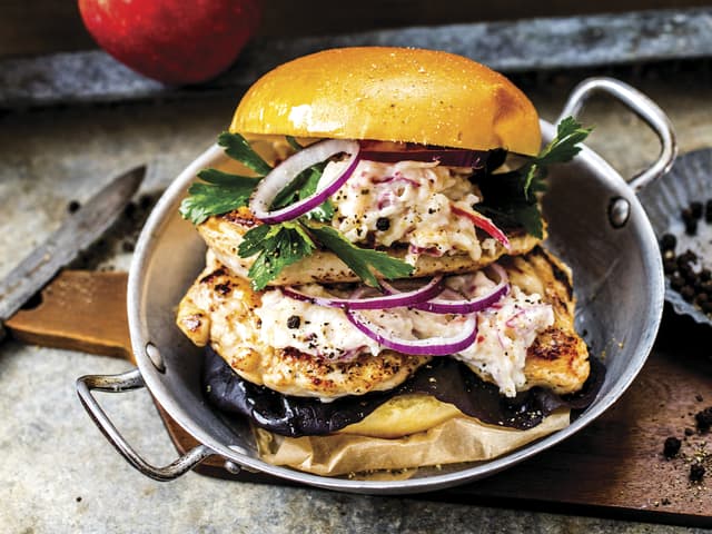 Kyllingbryst med epletzatziki i brioche