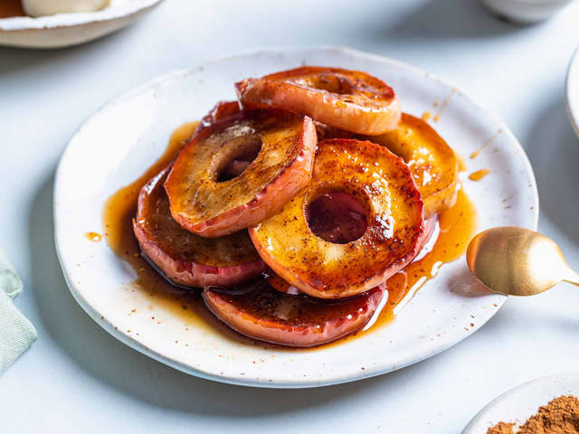 Bakte epleskiver med kanel