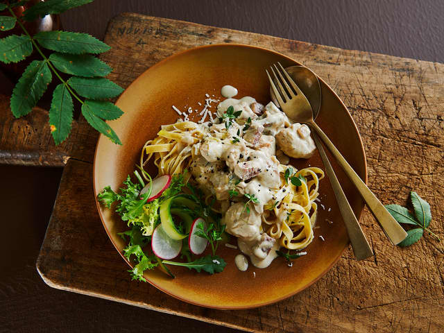 Kremet kyllinggryte med bacon