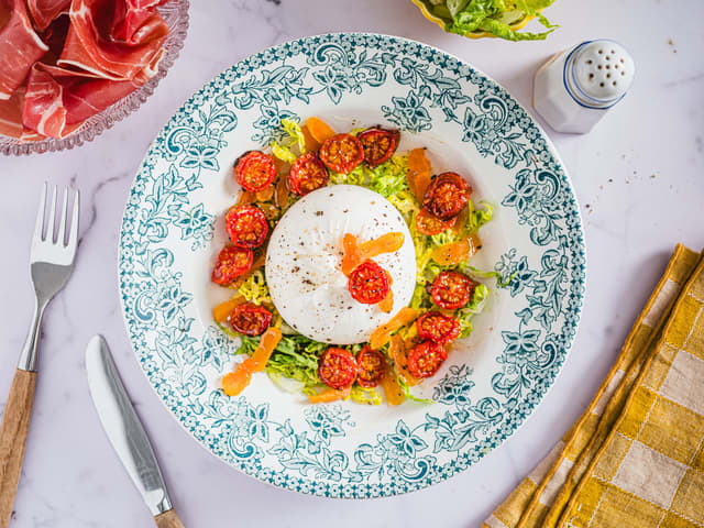 Burrata med parmaskinke og bakte tomater