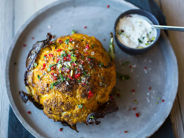 Ovnsbakt «spicy» blomkål med pistasjraita