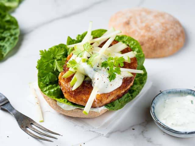 Fiskeburger med tzatziki og eple