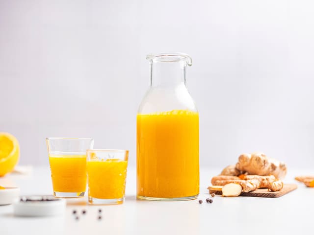 Gurkemeie- og ingefærshot