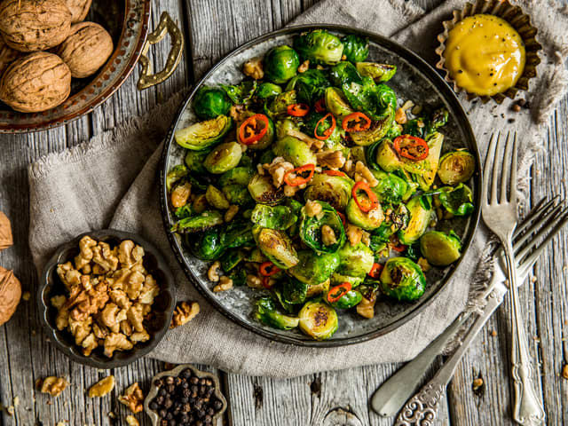 Stekt rosenkål med sennepsdressing