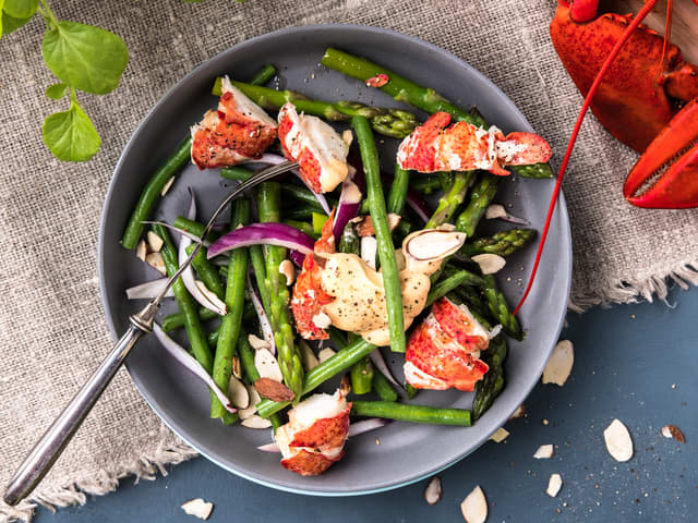 Hummersalat med asparges og chilimajones