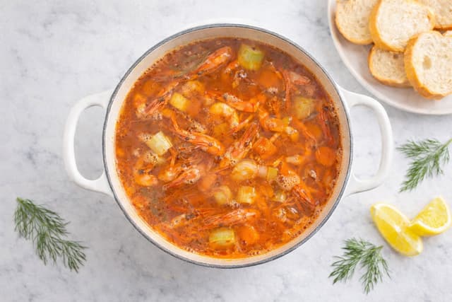 Hjemmelaget kraft av rekeskall