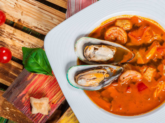 Fisk og skalldyrsuppe med safran