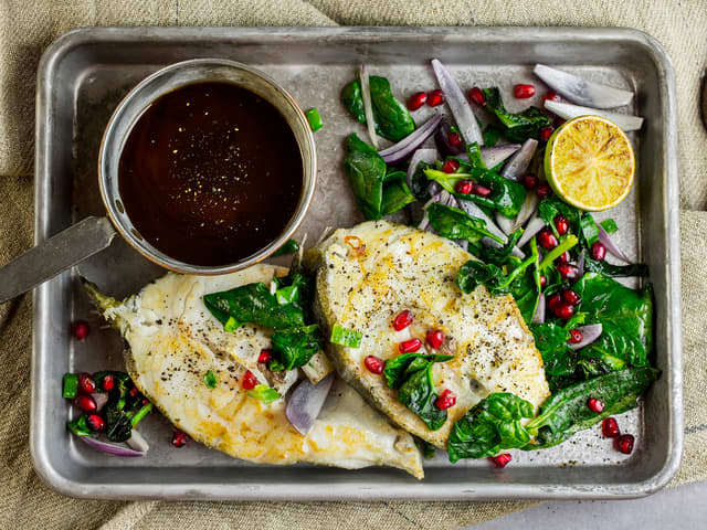 Skrei med spinat og granateple