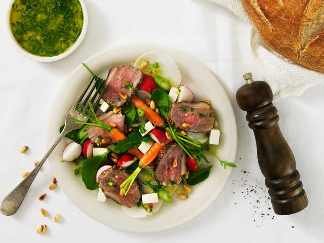 Lammesalat med sprø grønnsaker