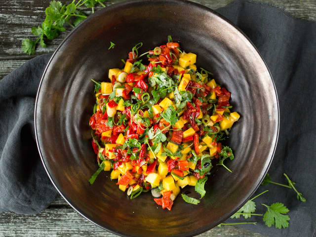 Mangosalat med paprika og koriander