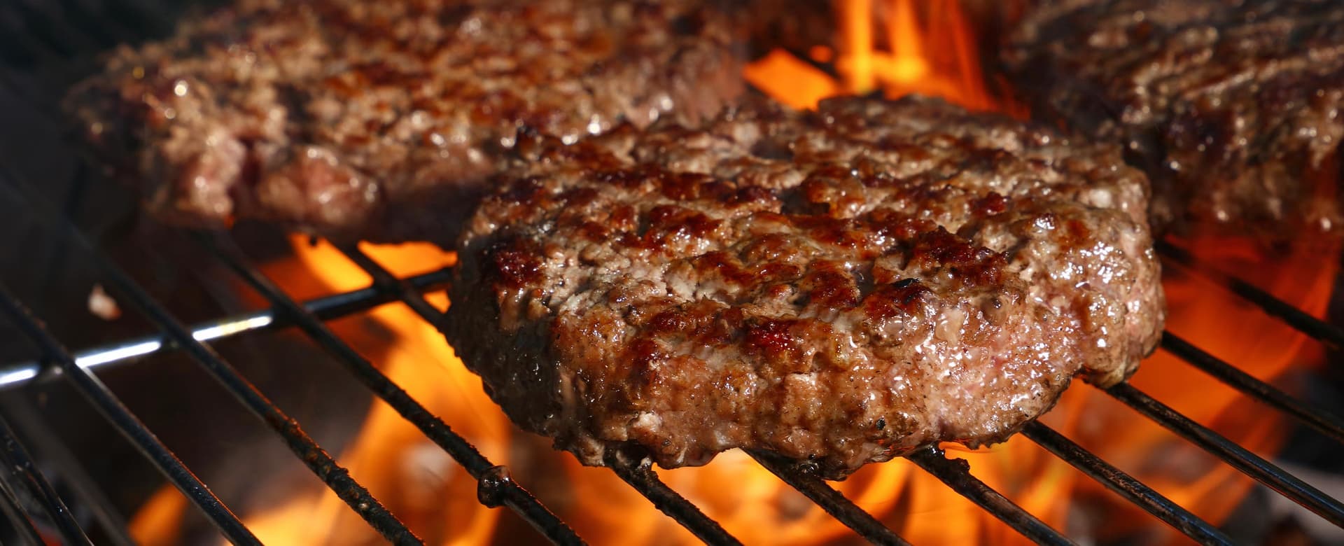 Saftige burgere på varm grill