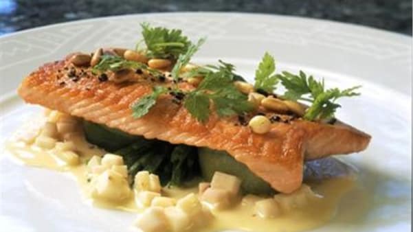 Ørret med eplesaus Ørret med eplesaus