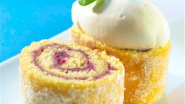Rullekake med syltetøyfyll Rullekake med syltetøyfyll