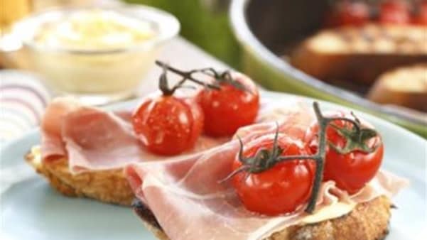 Grillet bruschetta med spekeskinke Grillet bruschetta med spekeskinke