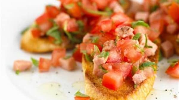 Bruschetta med skinke Bruschetta med skinke