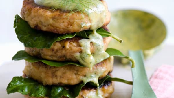 Fiskekaker med dillsaus Fiskekaker med dillsaus