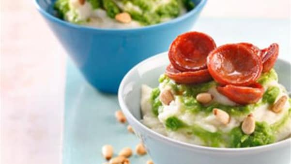 Pølser med potemos og ertepuré Pølser med potemos og ertepuré