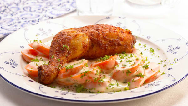Grillede kyllinglår med stuede gulrøtter Grillede kyllinglår med stuede gulrøtter