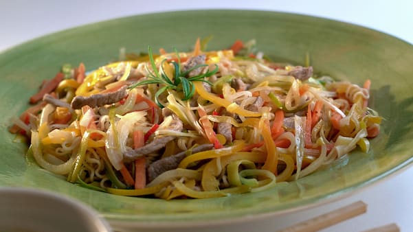 Wok med svinekjøtt, eplemos og chili Wok med svinekjøtt, eplemos og chili