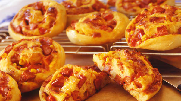 Pizzasnurrer med pølser Pizzasnurrer med pølser