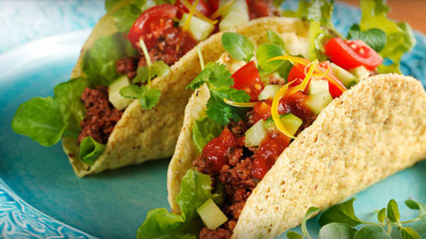 Lammetacos med ferske grønnsaker og guacamole Lammetacos med ferske grønnsaker og guacamole