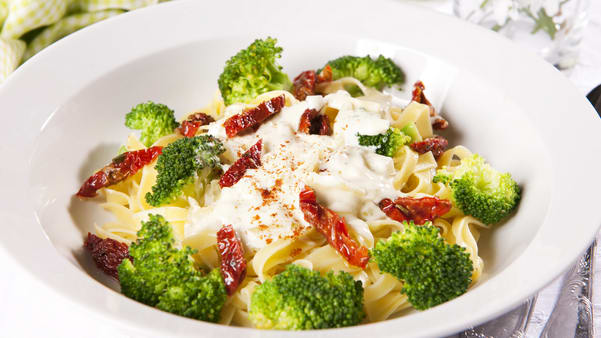 Pasta med brokkolisaus Pasta med brokkolisaus