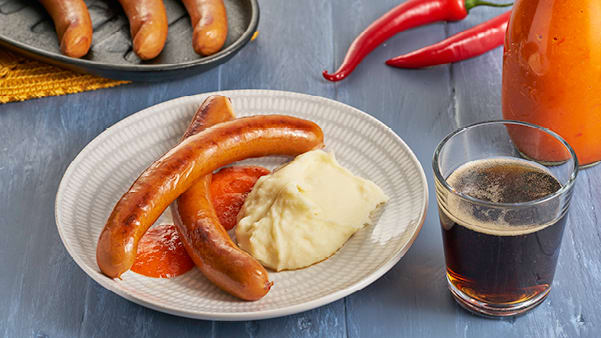 Pølse med luftig potetmos og hot chilisaus Pølse med luftig potetmos og hot chilisaus