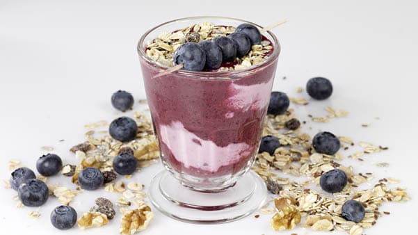 Frokostsmoothie med jordbær og blåbær Frokostsmoothie med jordbær og blåbær