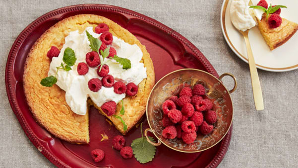 Hvit sjokoladekake med safran Hvit sjokoladekake med safran