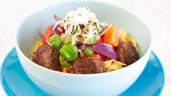 Tagliatelle med spanske kjøttboller Tagliatelle med spanske kjøttboller