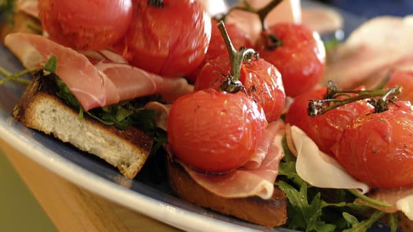 Bruschetta med langtidsmodnet norsk spekeskinke Bruschetta med langtidsmodnet norsk spekeskinke