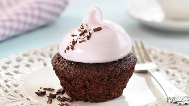 Sjokoladecupcakes med marengsglasur Sjokoladecupcakes med marengsglasur