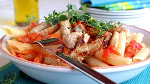 Pasta med svinekjøtt og tomatsaus Pasta med svinekjøtt og tomatsaus