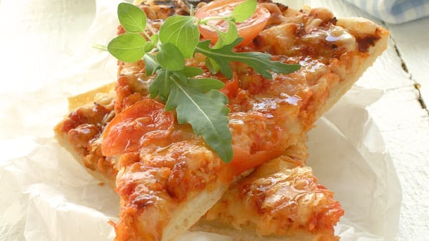 Pizza med kyllingkjøttdeig Pizza med kyllingkjøttdeig
