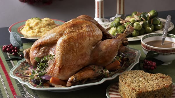 Julekalkun med stuffing, rotgrønnsaker og gyllen potetmos Julekalkun med stuffing, rotgrønnsaker og gyllen potetmos