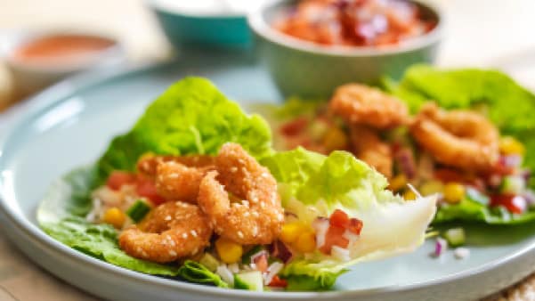 Crispy reker i hjertesalat med salsa Crispy reker i hjertesalat med salsa