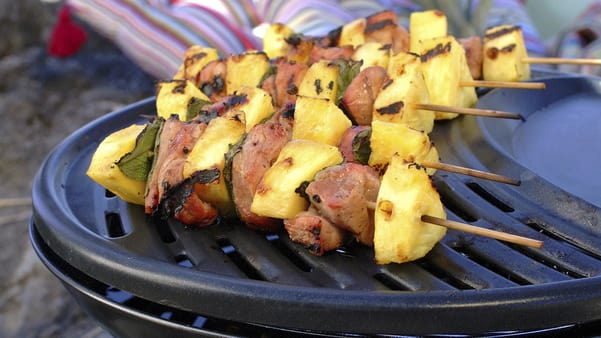 Grillspyd med nakkekotelett og ananas Grillspyd med nakkekotelett og ananas