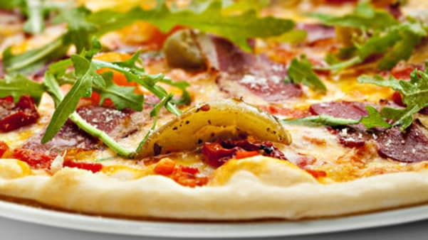 Italiensk pizza med sydlanske urter Italiensk pizza med sydlanske urter